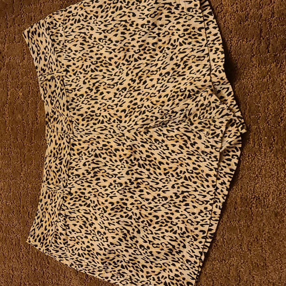 Black and white print shorts